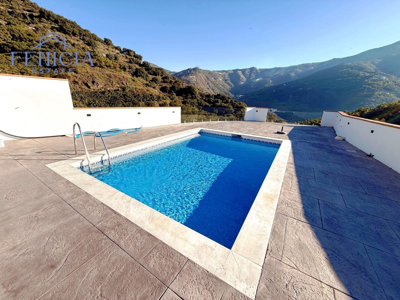 2 bedroom Villa for sale in Almunecar with pool garage - € 269,000 (Ref: 9165523)