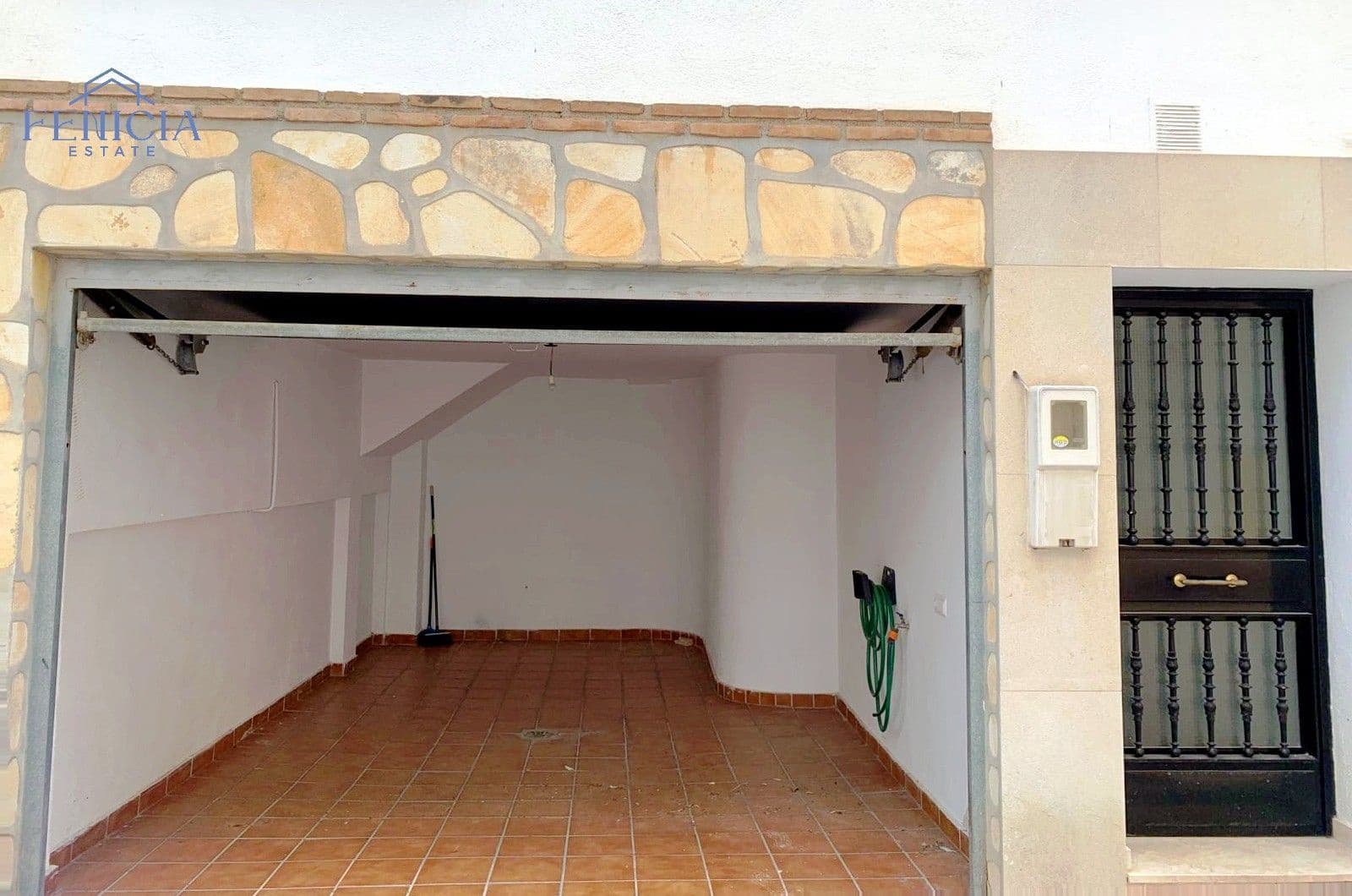 3 makuuhuone Omakotitalo myytävänä paikassa Jete mukana 
autotalli - 160 000 € (Ref: 9171156)