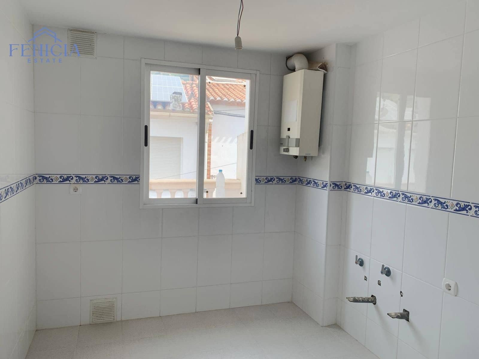 3 makuuhuone Omakotitalo myytävänä paikassa Jete mukana 
autotalli - 160 000 € (Ref: 9171156)