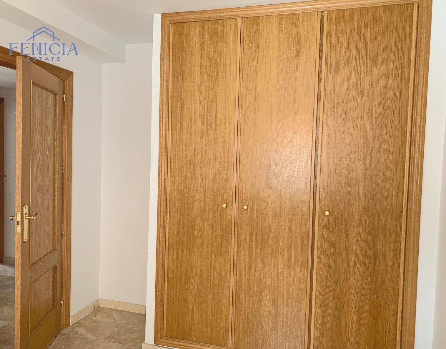 3 makuuhuone Omakotitalo myytävänä paikassa Jete mukana 
autotalli - 160 000 € (Ref: 9171156)