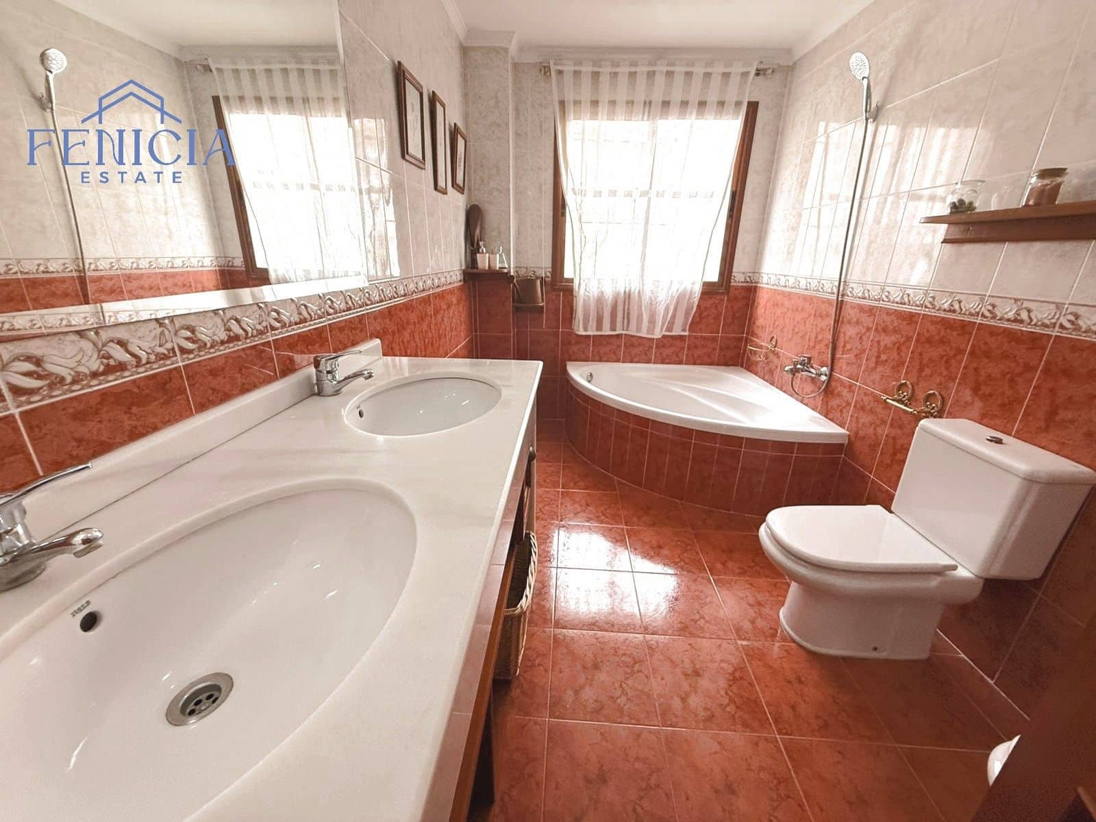 4 bedroom Flat for sale in Almunecar - € 420,000 (Ref: 9188090)