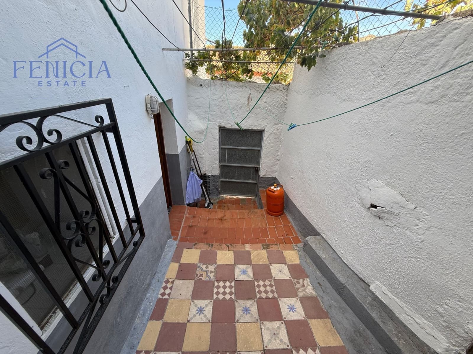 4 soveværelse Byhus til salg i Lentegi med garage - € 125.000 (Ref: 9239614)