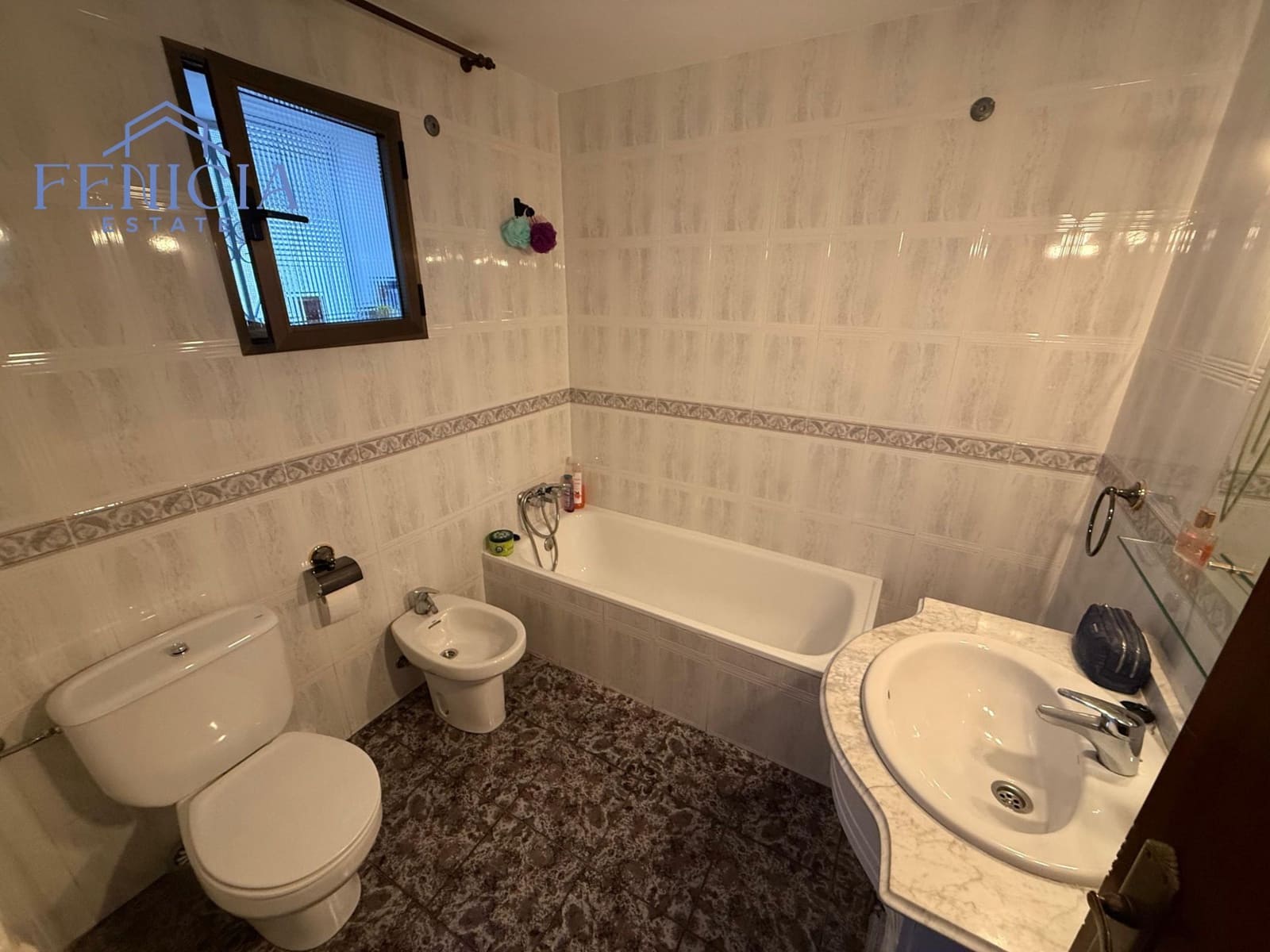 4 soveværelse Byhus til salg i Lentegi med garage - € 125.000 (Ref: 9239614)