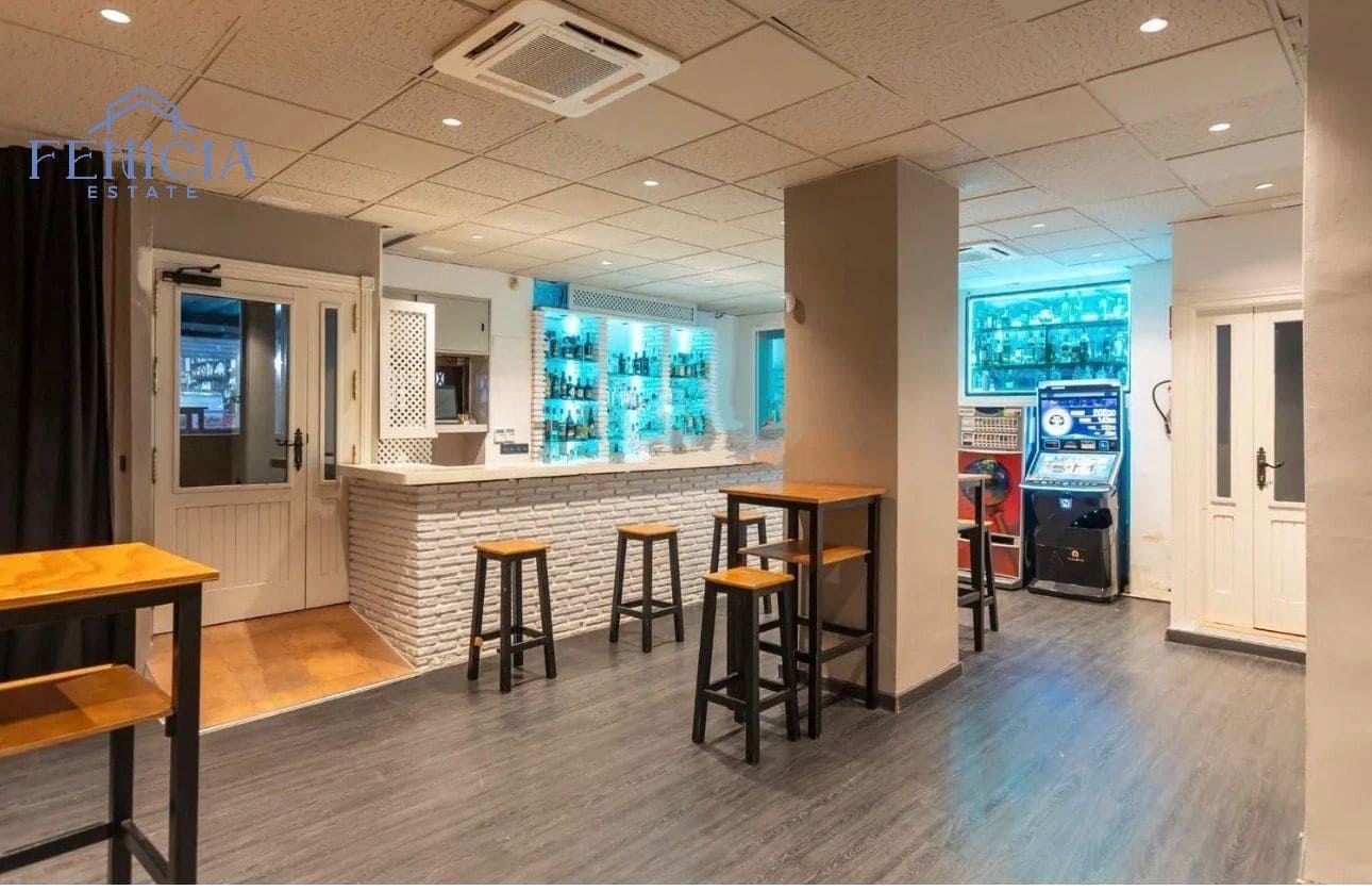 Commercial for rent in Almunecar - € 800 (Ref: 9353210)