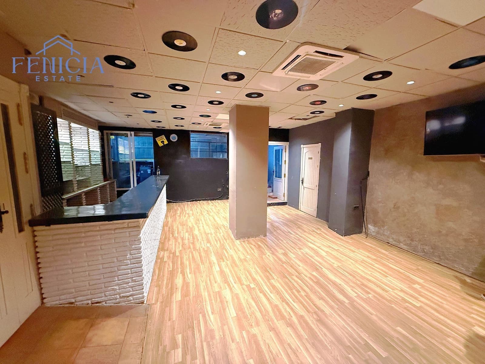 Commercial for rent in Almunecar - € 800 (Ref: 9353210)