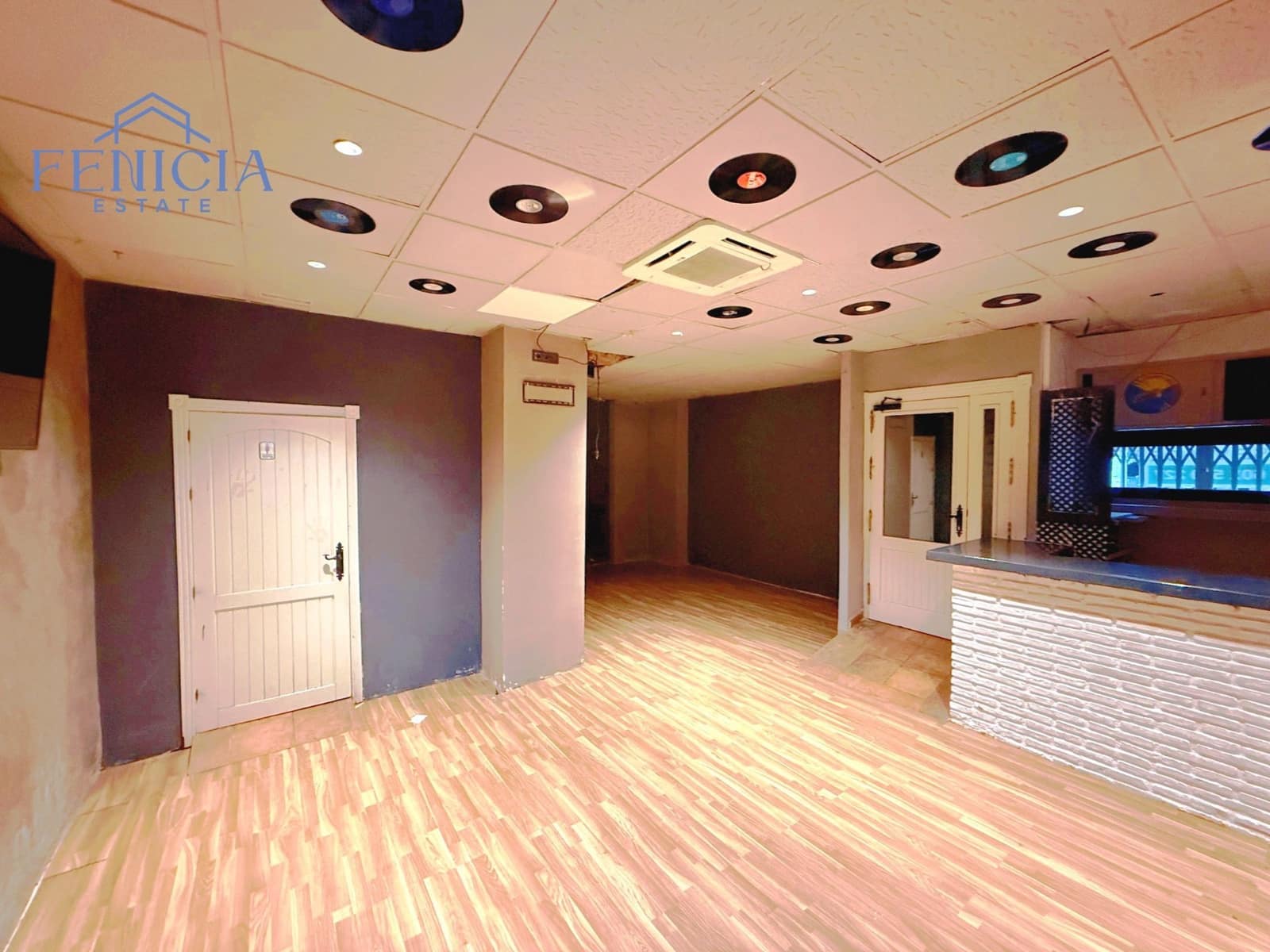 Commercial for rent in Almunecar - € 800 (Ref: 9353210)