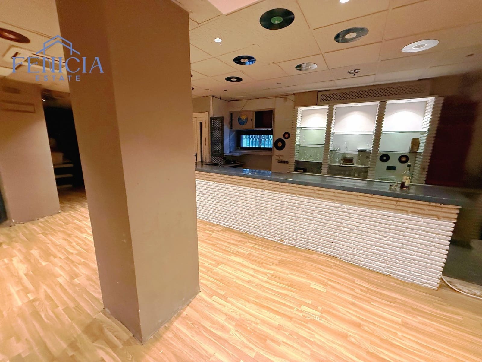 Commercial for rent in Almunecar - € 800 (Ref: 9353210)