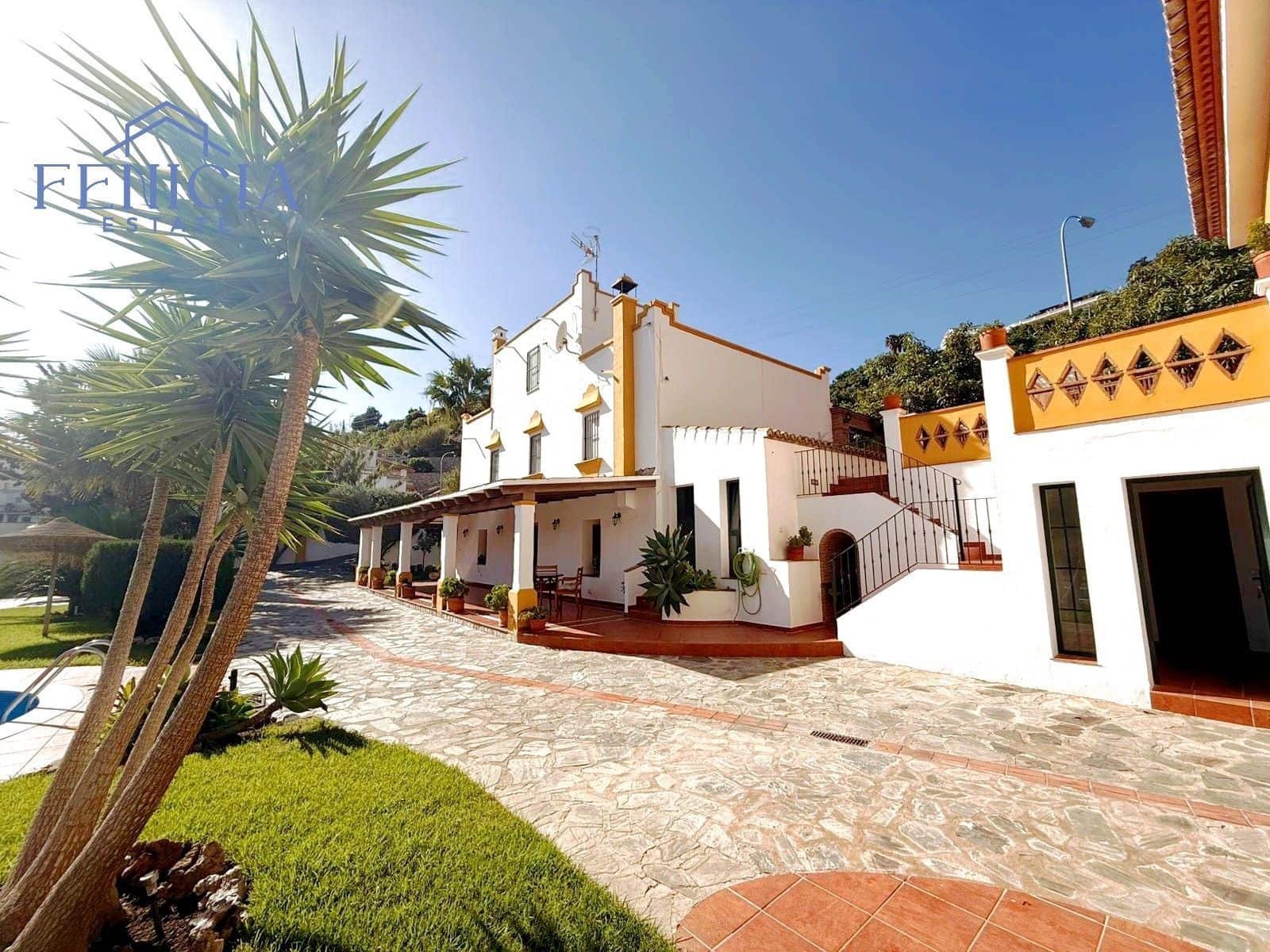 Studio for rent in Almunecar with pool garage - € 800 (Ref: 9445870)