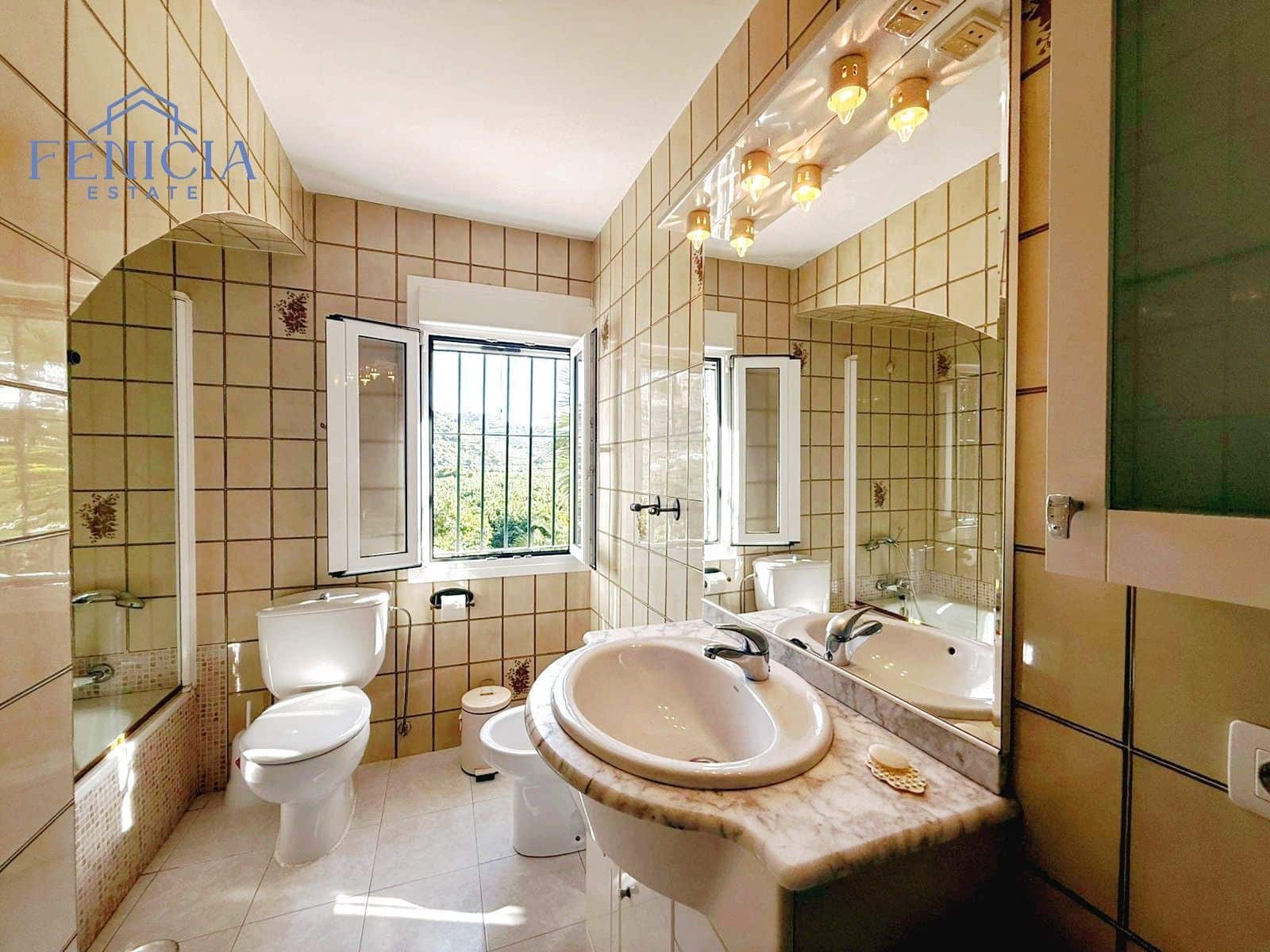 4 bedroom Villa for rent in Almunecar with pool garage - € 1,650 (Ref: 9526187)