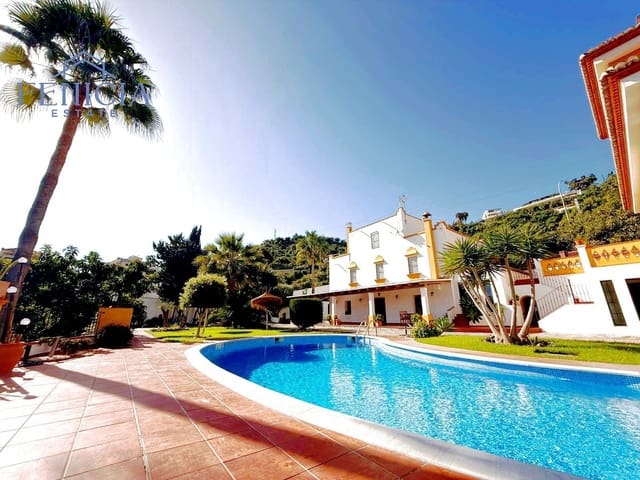 4 bedroom Villa for rent in Almuñécar with pool garage - € 1,650 (Ref: 9526187)