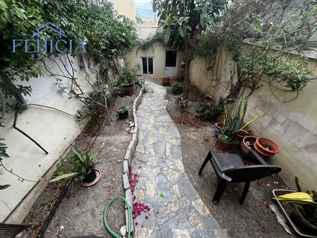 3 sovrum Semi-fristående Villa till salu i Almuñécar med garage - 310 000 € (Ref: 9564397)