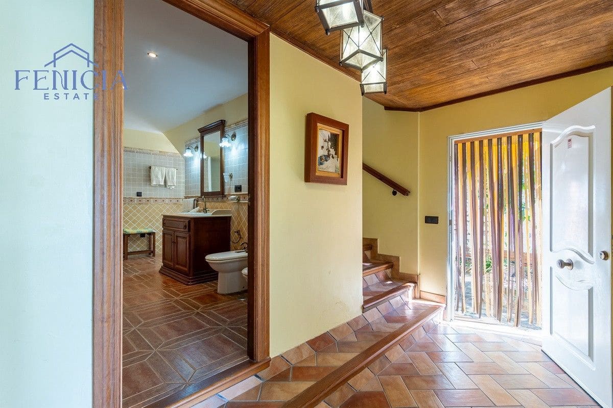 5 makuuhuone Huvila myytävänä paikassa Almunecar mukana 
autotalli - 950 000 € (Ref: 9655705)