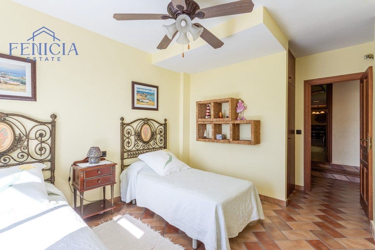 5 makuuhuone Huvila myytävänä paikassa Almunecar mukana 
autotalli - 950 000 € (Ref: 9655705)