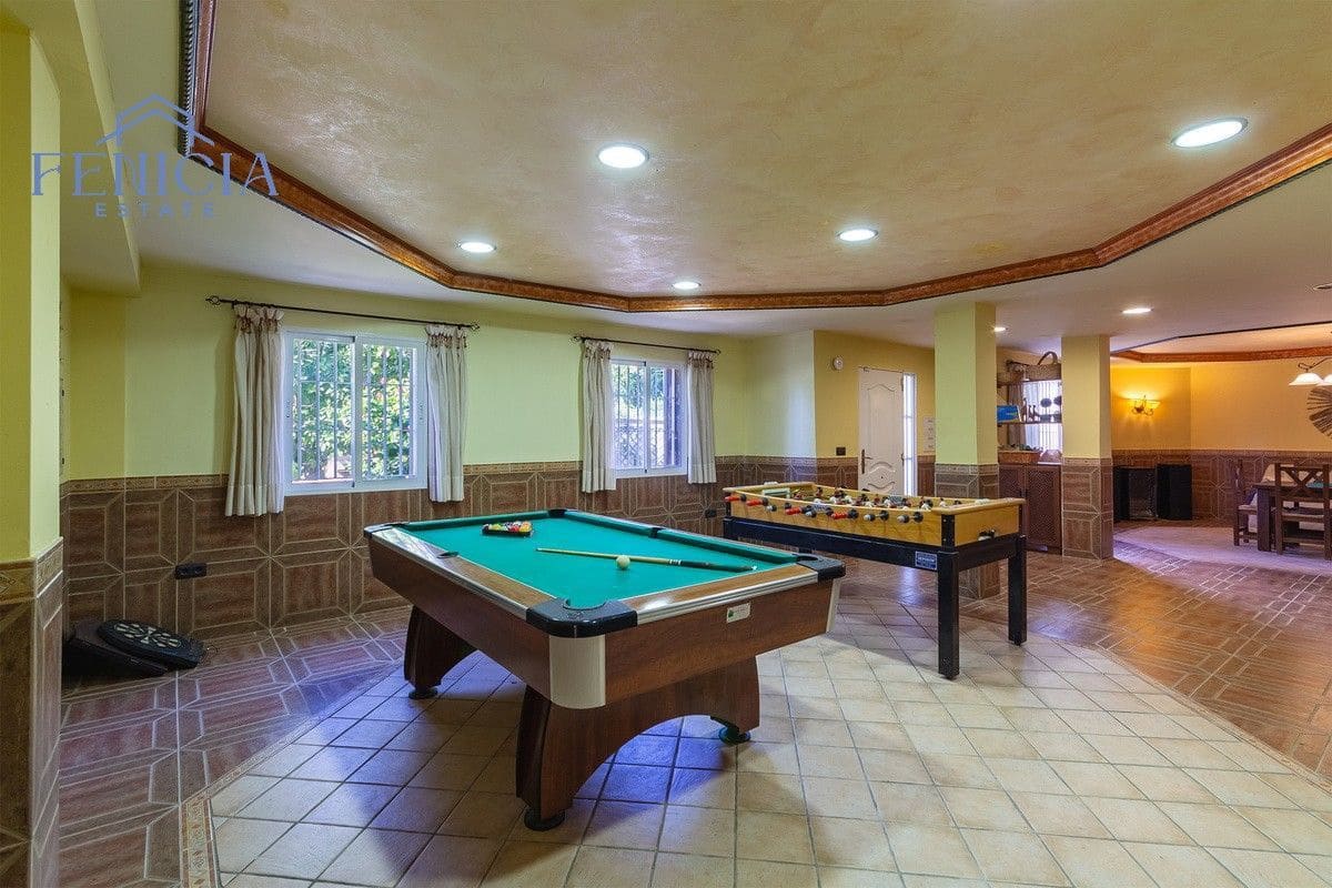 5 makuuhuone Huvila myytävänä paikassa Almunecar mukana 
autotalli - 950 000 € (Ref: 9655705)