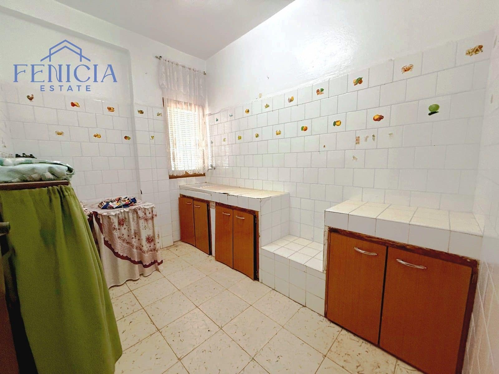 5 bedroom Townhouse for sale in Otivar - € 165,000 (Ref: 9700478)