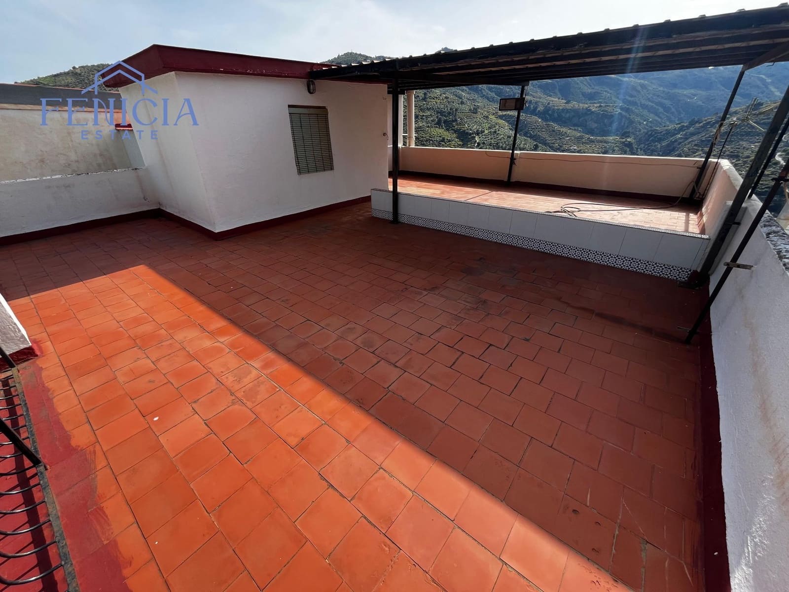 5 bedroom Townhouse for sale in Otivar - € 165,000 (Ref: 9700478)