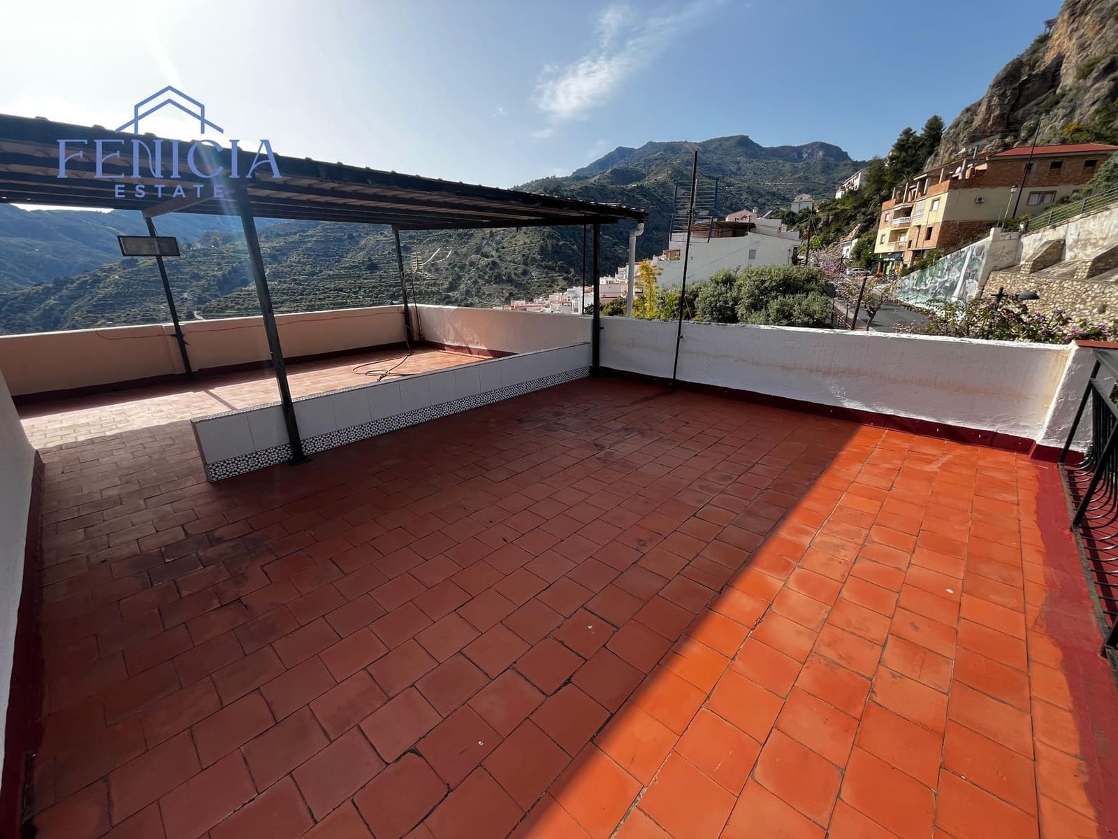 5 bedroom Townhouse for sale in Otivar - € 165,000 (Ref: 9700478)