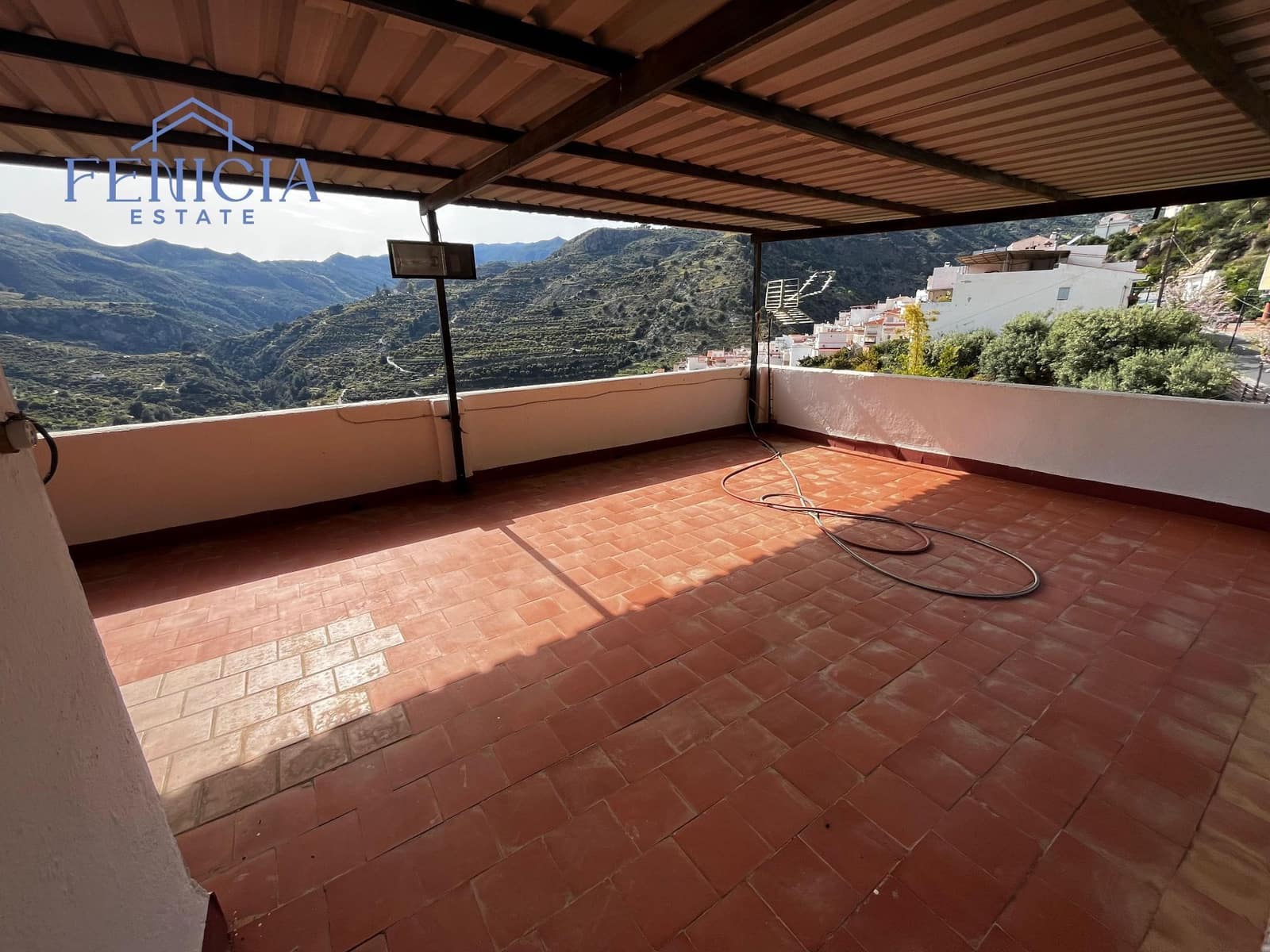 5 bedroom Townhouse for sale in Otivar - € 165,000 (Ref: 9700478)