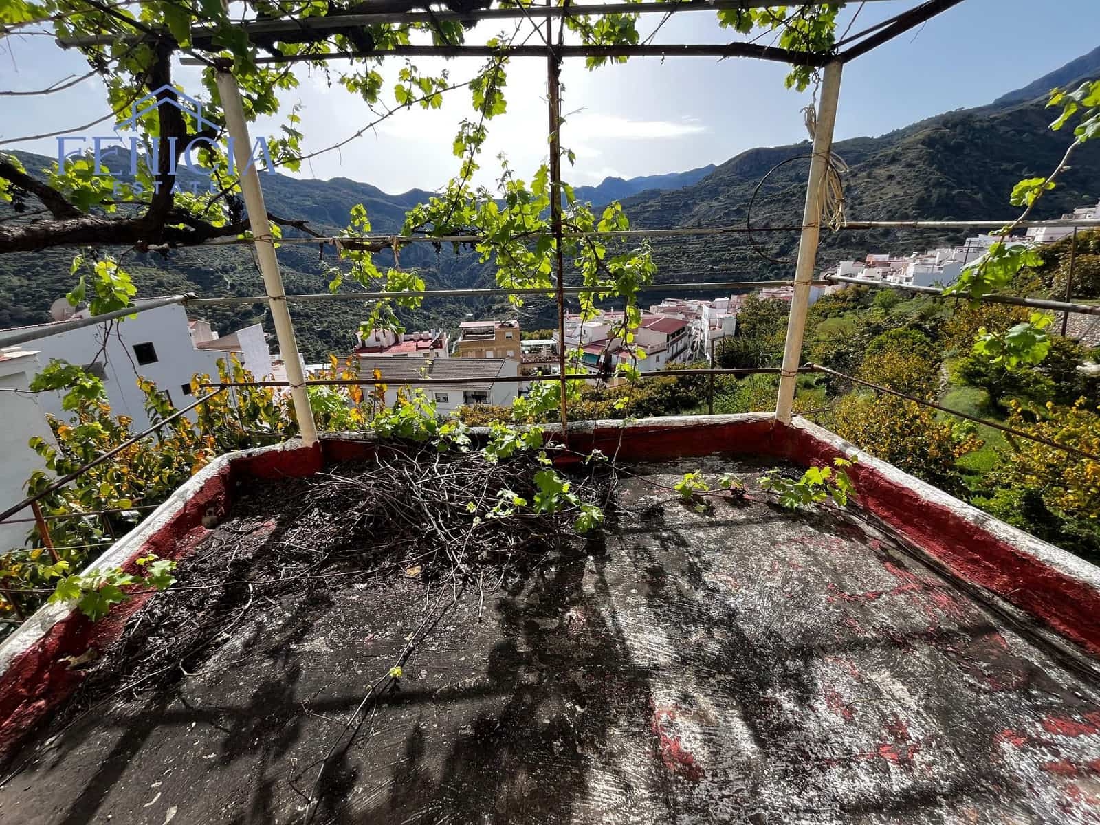 5 bedroom Townhouse for sale in Otivar - € 165,000 (Ref: 9700478)