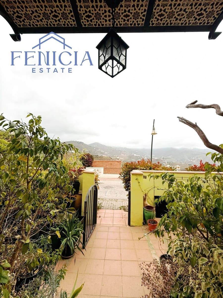 2 bedroom Flat for sale in Almunecar with pool garage - € 198,000 (Ref: 9806167)