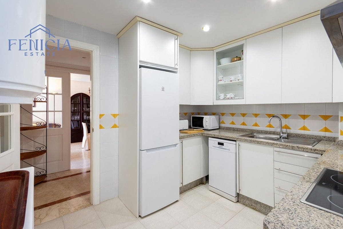 2 bedroom Flat for sale in Almunecar with pool garage - € 350,000 (Ref: 9835260)