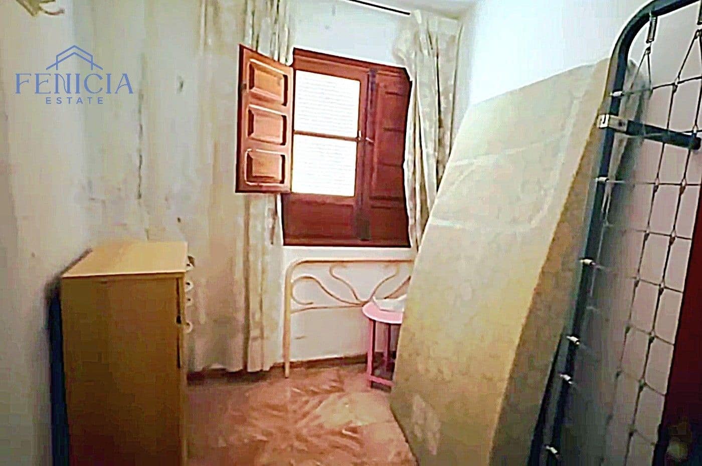 4 bedroom Townhouse for sale in Otivar - € 50,000 (Ref: 9838930)