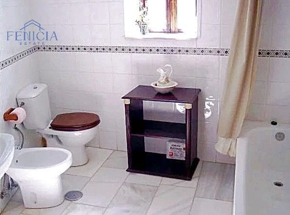 6 bedroom Townhouse for sale in Otivar with pool garage - € 280,000 (Ref: 9866553)