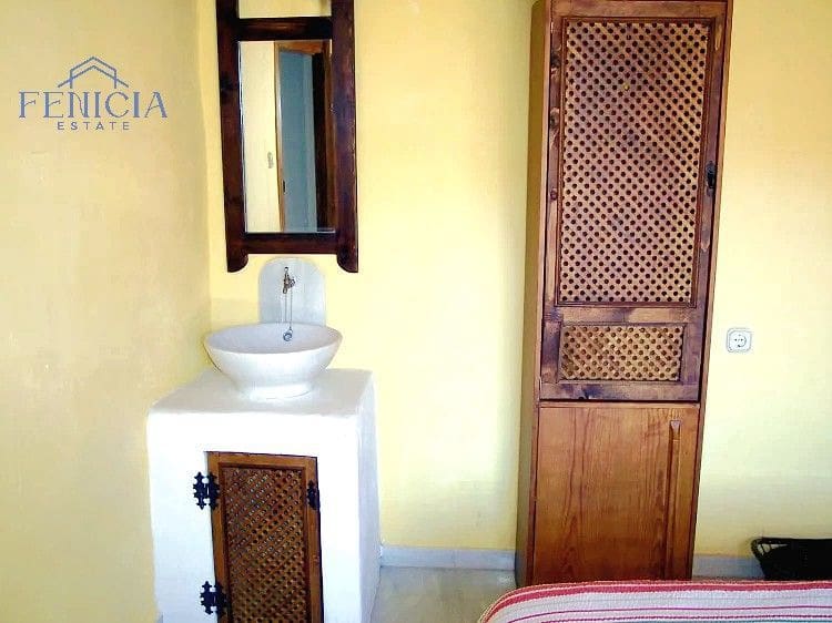 6 bedroom Townhouse for sale in Otivar with pool garage - € 280,000 (Ref: 9866553)
