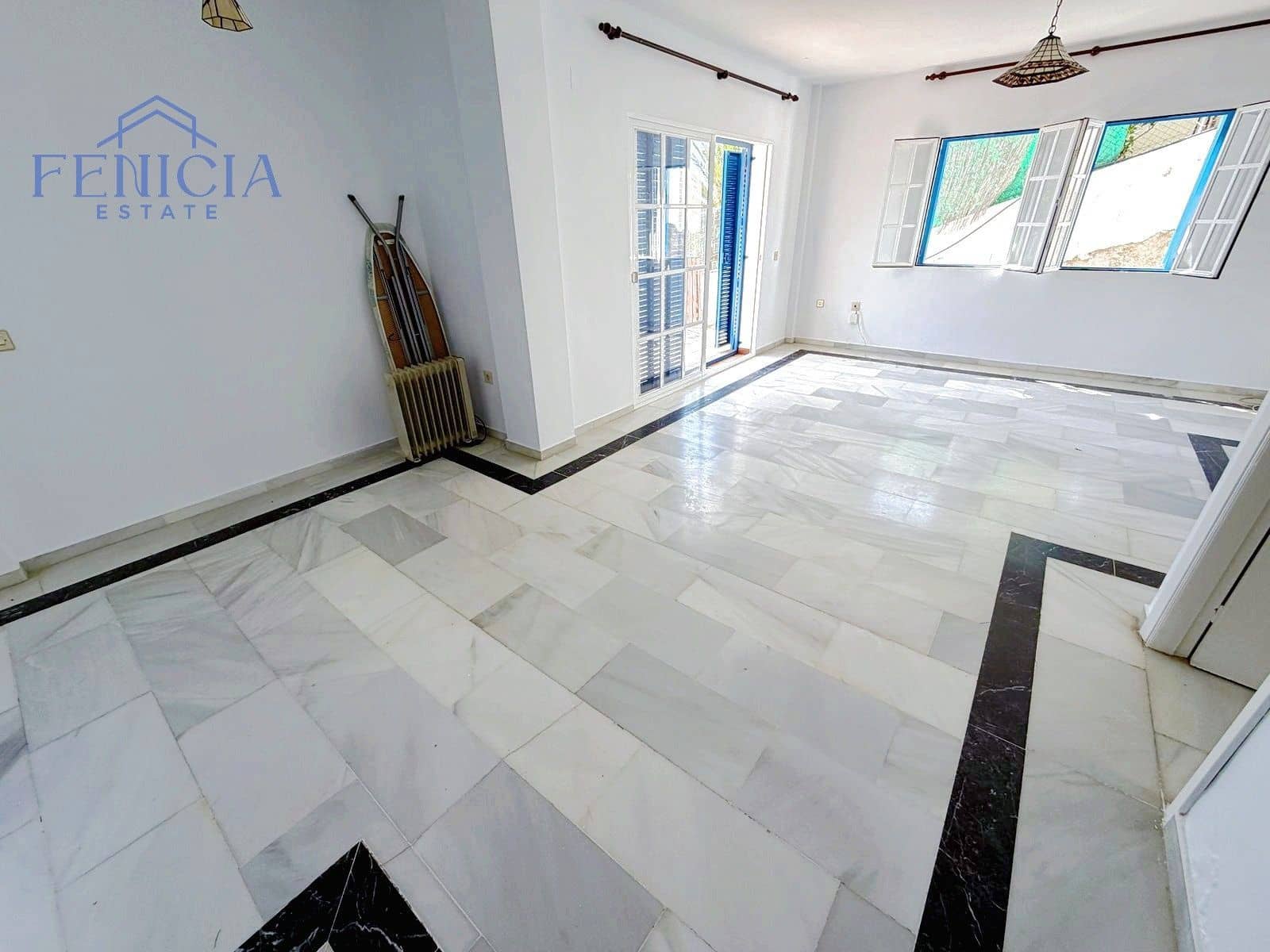 3 bedroom Villa for sale in La Herradura with pool garage - € 590,000 (Ref: 9869844)