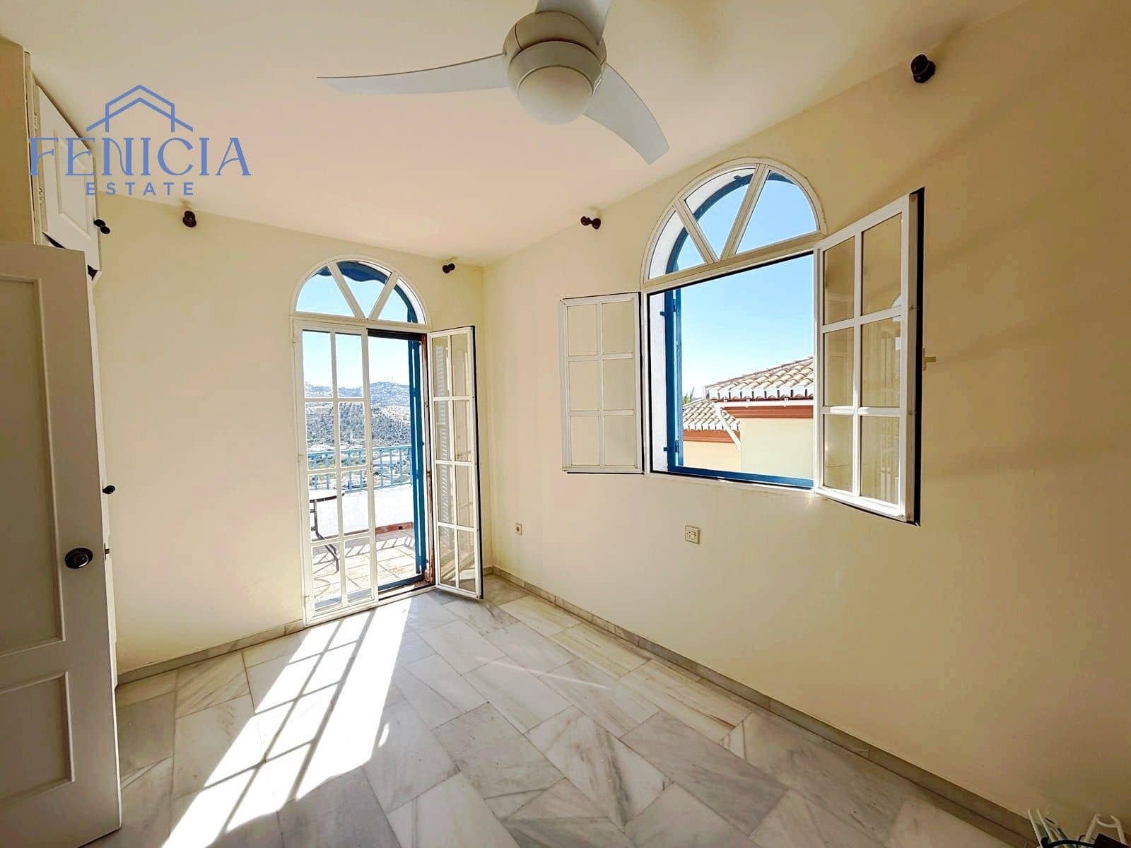 3 bedroom Villa for sale in La Herradura with pool garage - € 590,000 (Ref: 9869844)