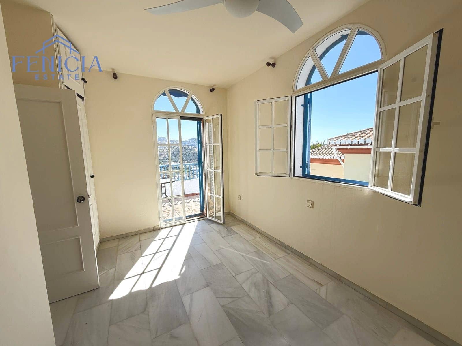 3 bedroom Villa for sale in La Herradura with pool garage - € 590,000 (Ref: 9869844)