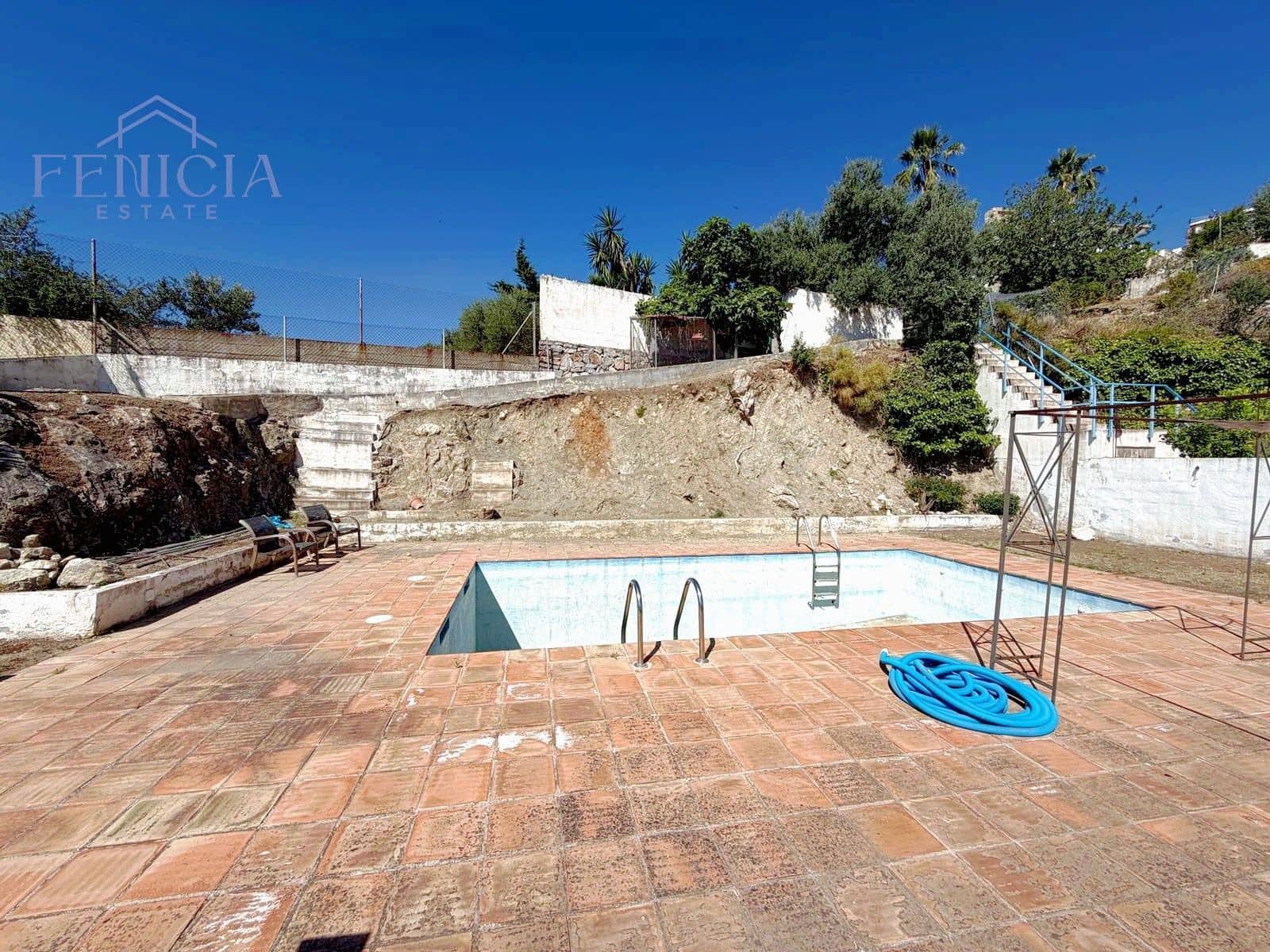 3 bedroom Villa for sale in La Herradura with pool garage - € 590,000 (Ref: 9869844)