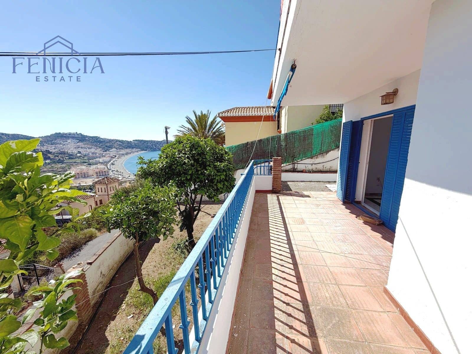3 bedroom Villa for sale in La Herradura with pool garage - € 590,000 (Ref: 9869844)
