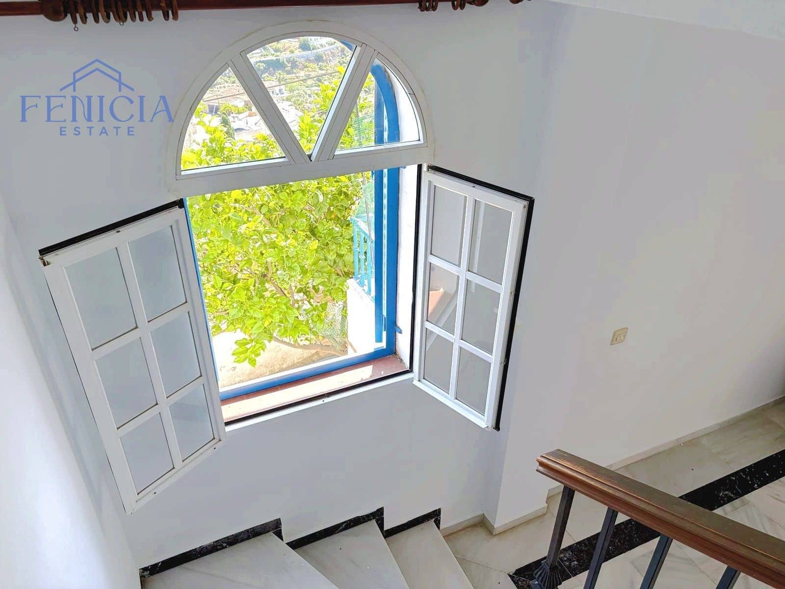 3 bedroom Villa for sale in La Herradura with pool garage - € 590,000 (Ref: 9869844)