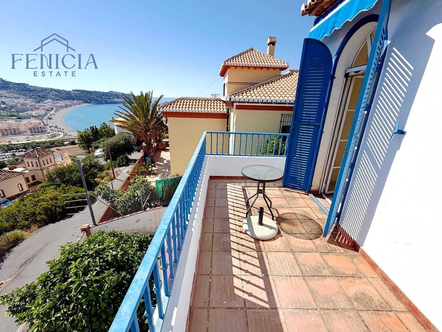 3 bedroom Villa for sale in La Herradura with pool garage - € 590,000 (Ref: 9869844)