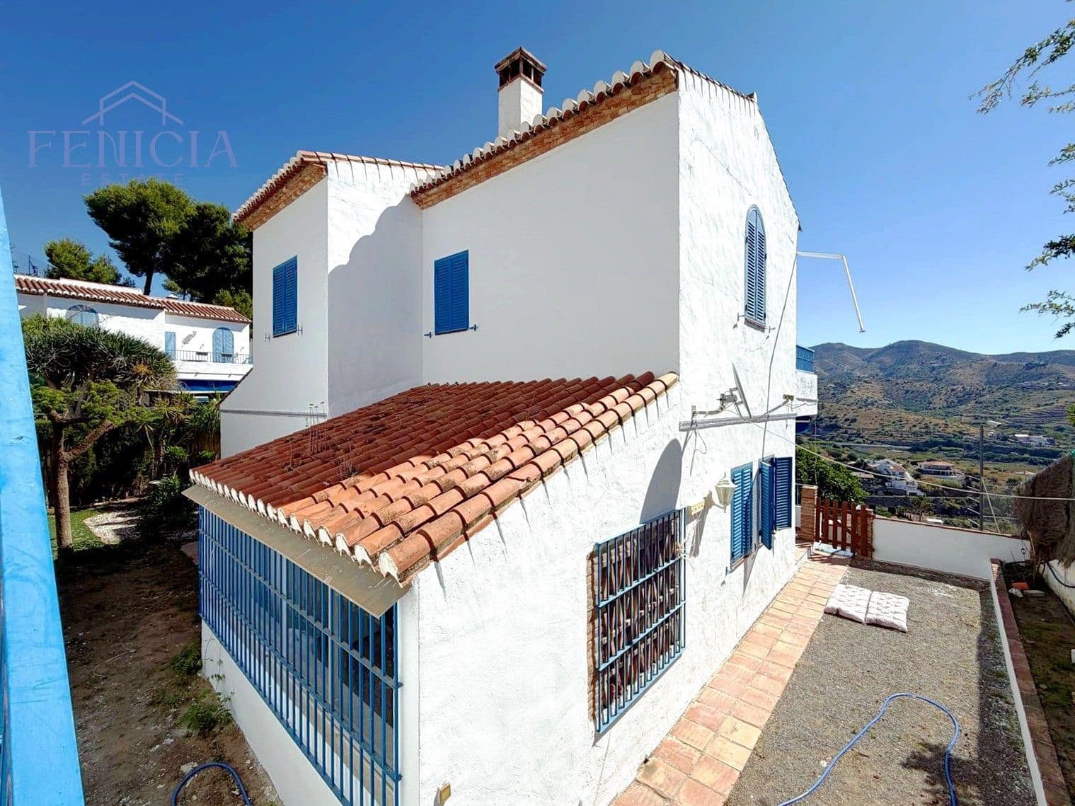 3 bedroom Villa for sale in La Herradura with pool garage - € 590,000 (Ref: 9869844)