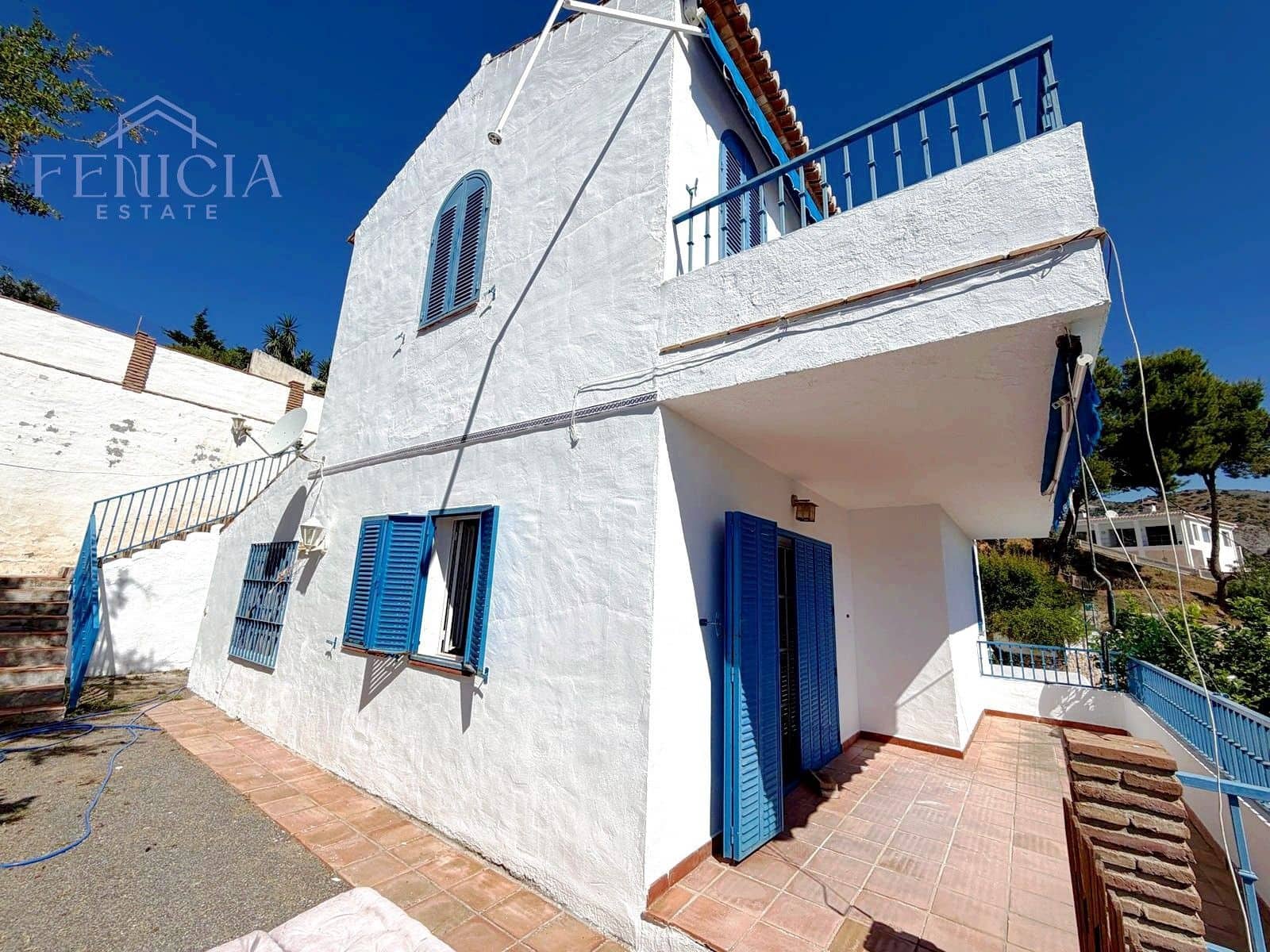 3 bedroom Villa for sale in La Herradura with pool garage - € 590,000 (Ref: 9869844)