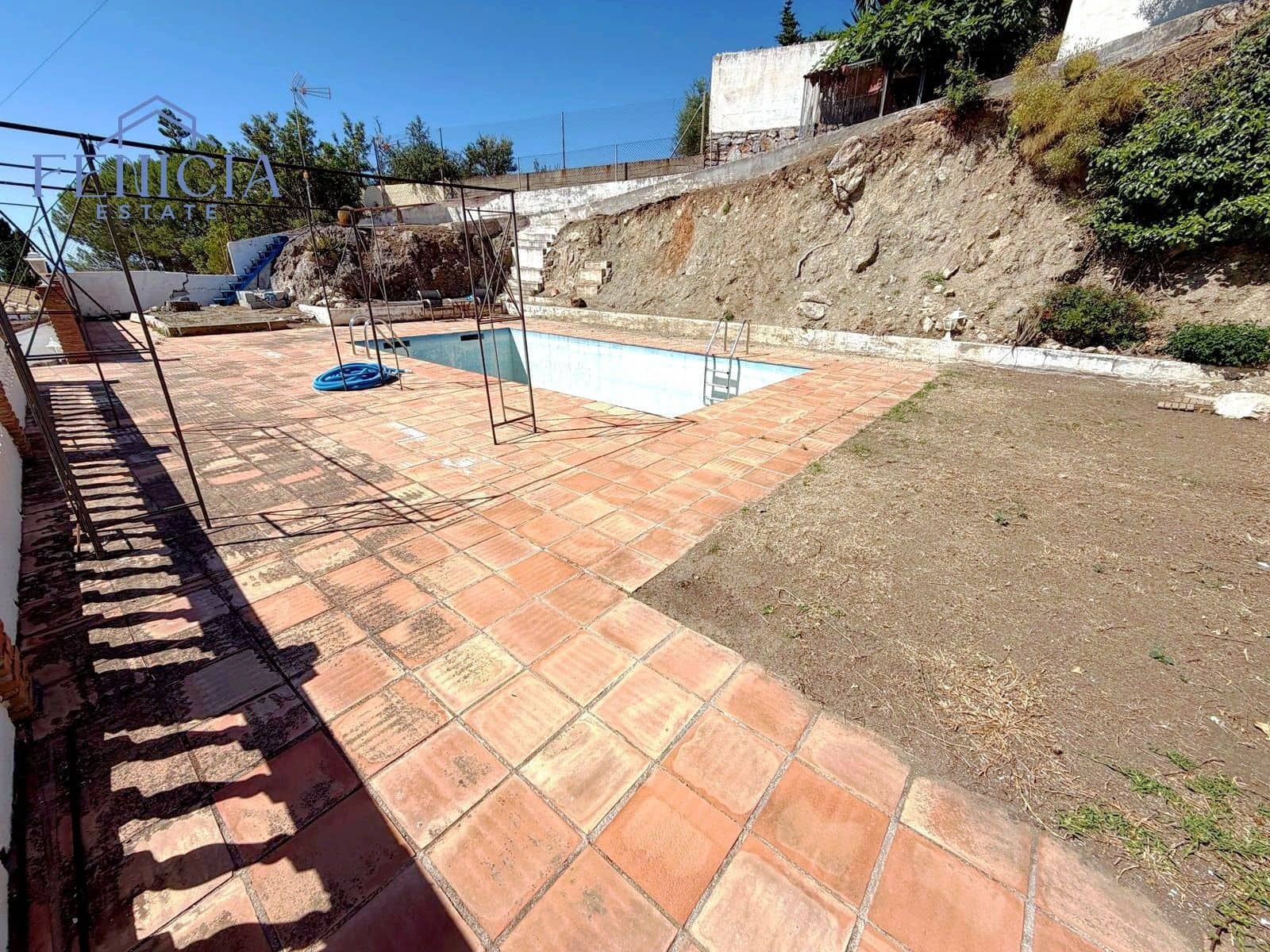 3 bedroom Villa for sale in La Herradura with pool garage - € 590,000 (Ref: 9869844)
