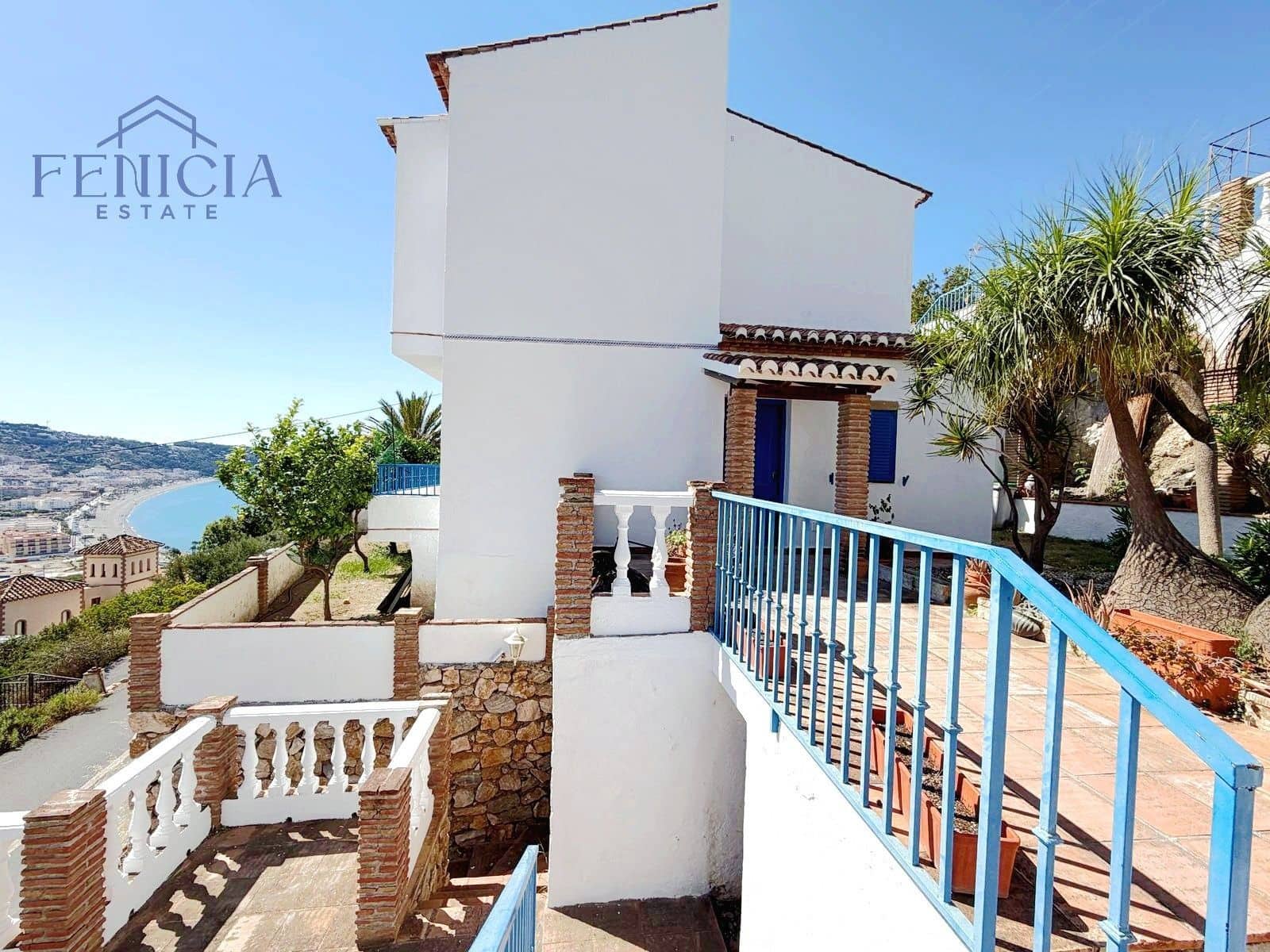 3 bedroom Villa for sale in La Herradura with pool garage - € 590,000 (Ref: 9869844)