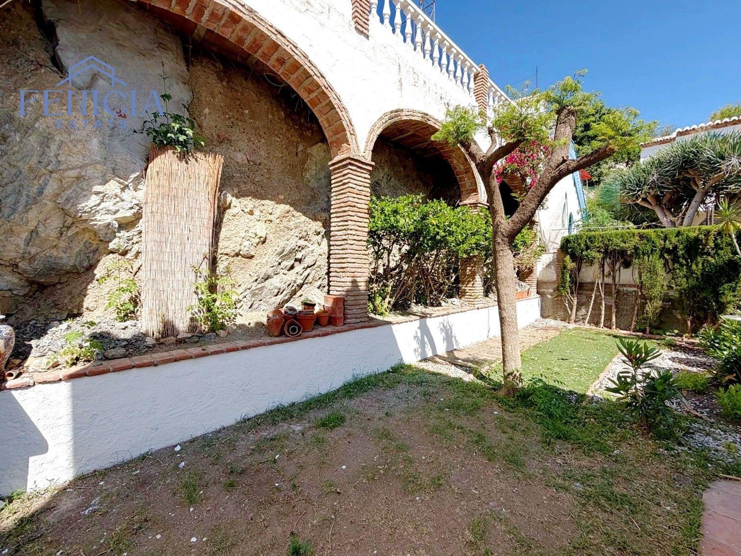 3 bedroom Villa for sale in La Herradura with pool garage - € 590,000 (Ref: 9869844)