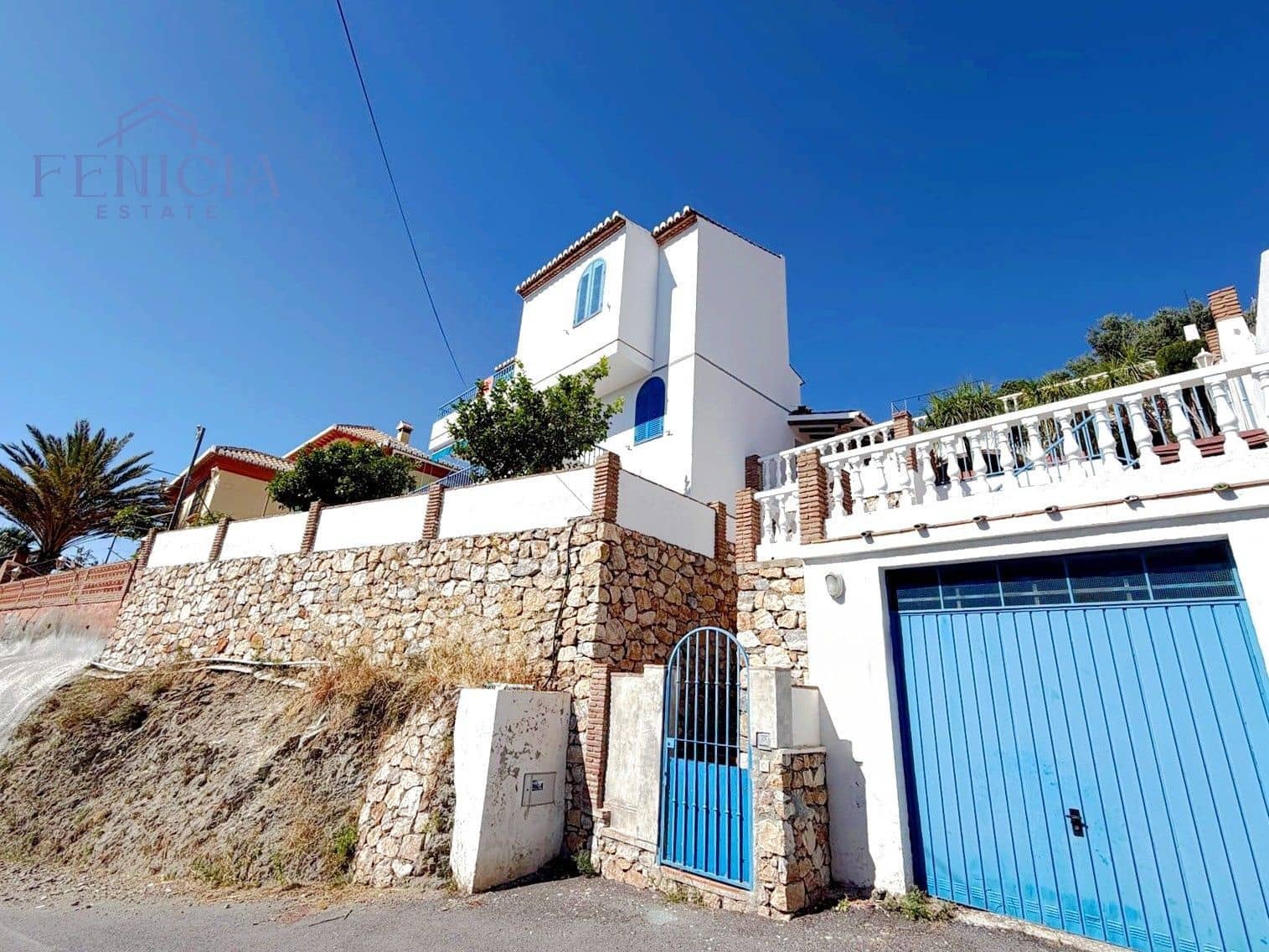 3 bedroom Villa for sale in La Herradura with pool garage - € 590,000 (Ref: 9869844)