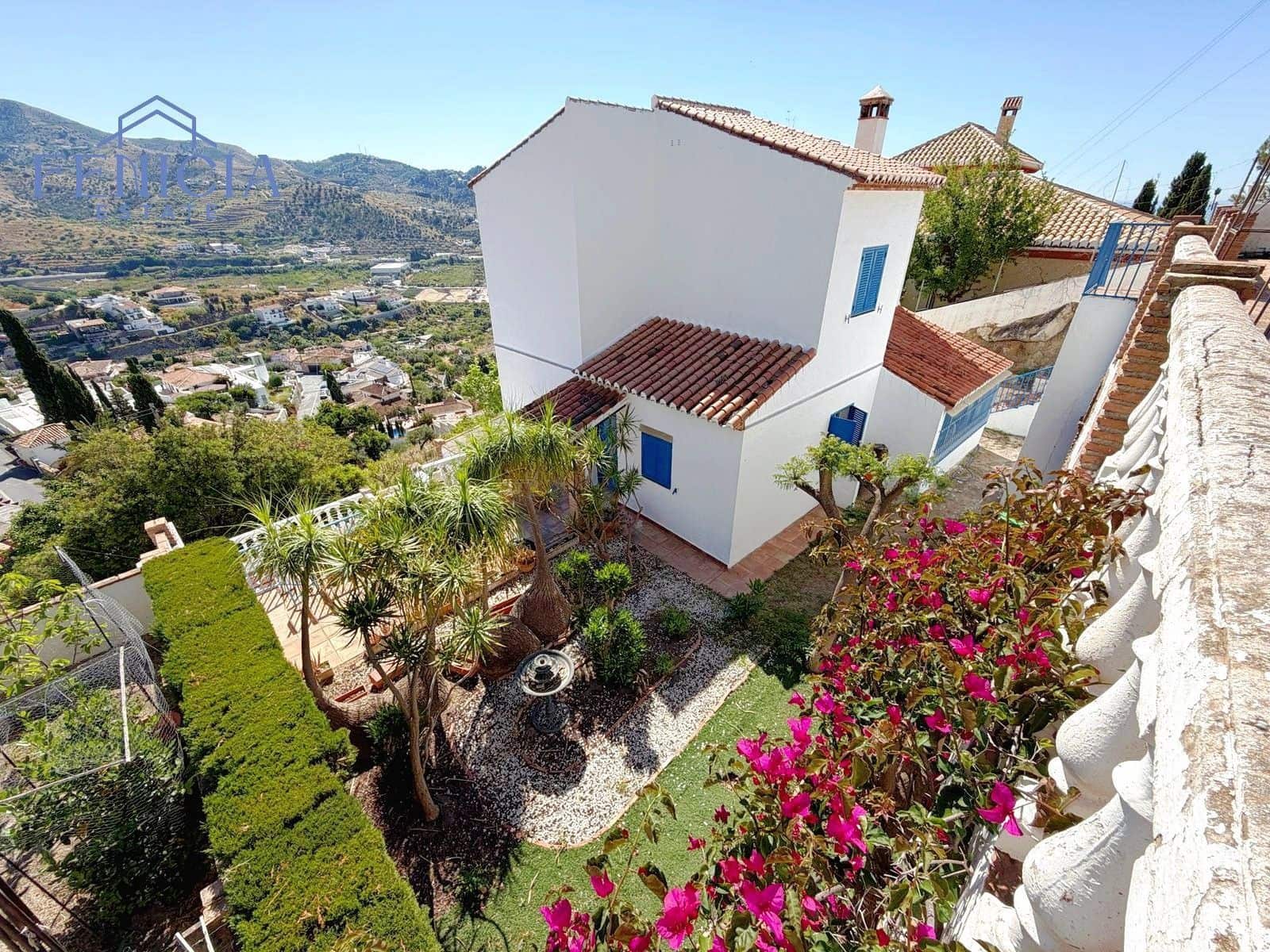 3 bedroom Villa for sale in La Herradura with pool garage - € 590,000 (Ref: 9869844)