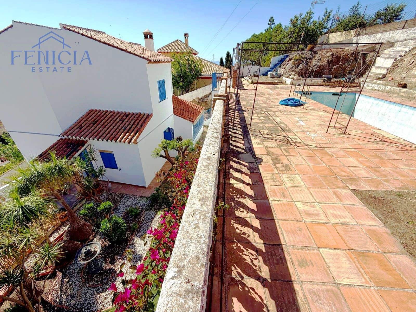 3 bedroom Villa for sale in La Herradura with pool garage - € 590,000 (Ref: 9869844)