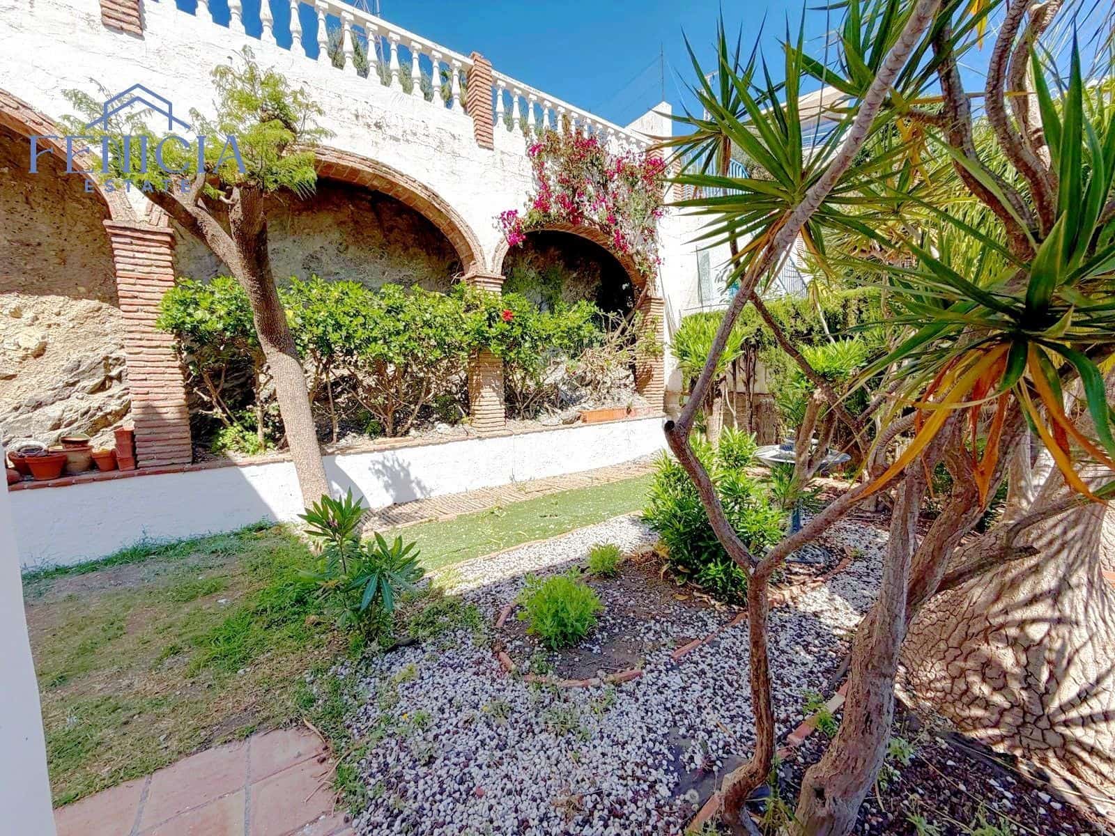 3 bedroom Villa for sale in La Herradura with pool garage - € 590,000 (Ref: 9869844)