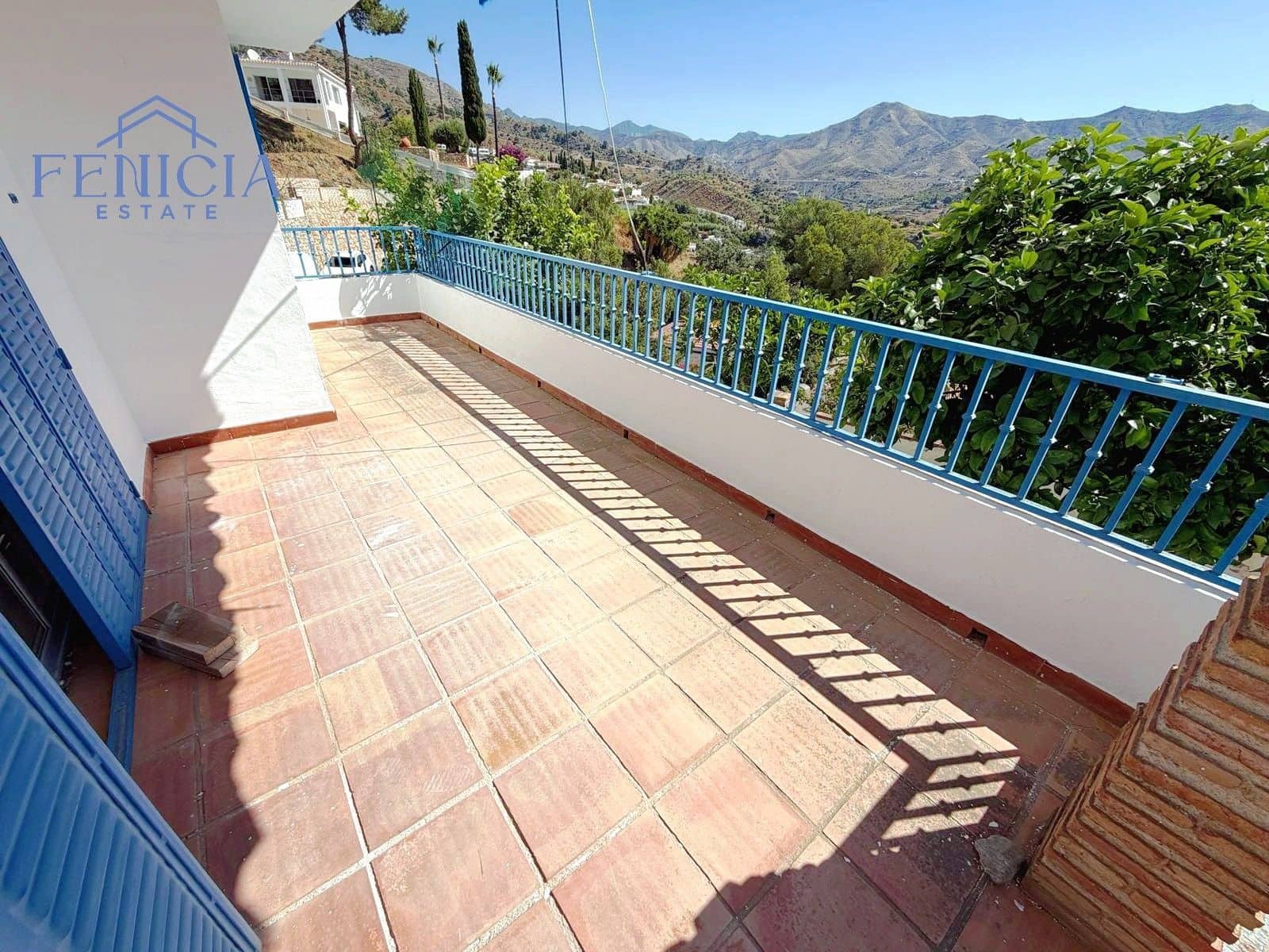 3 bedroom Villa for sale in La Herradura with pool garage - € 590,000 (Ref: 9869844)