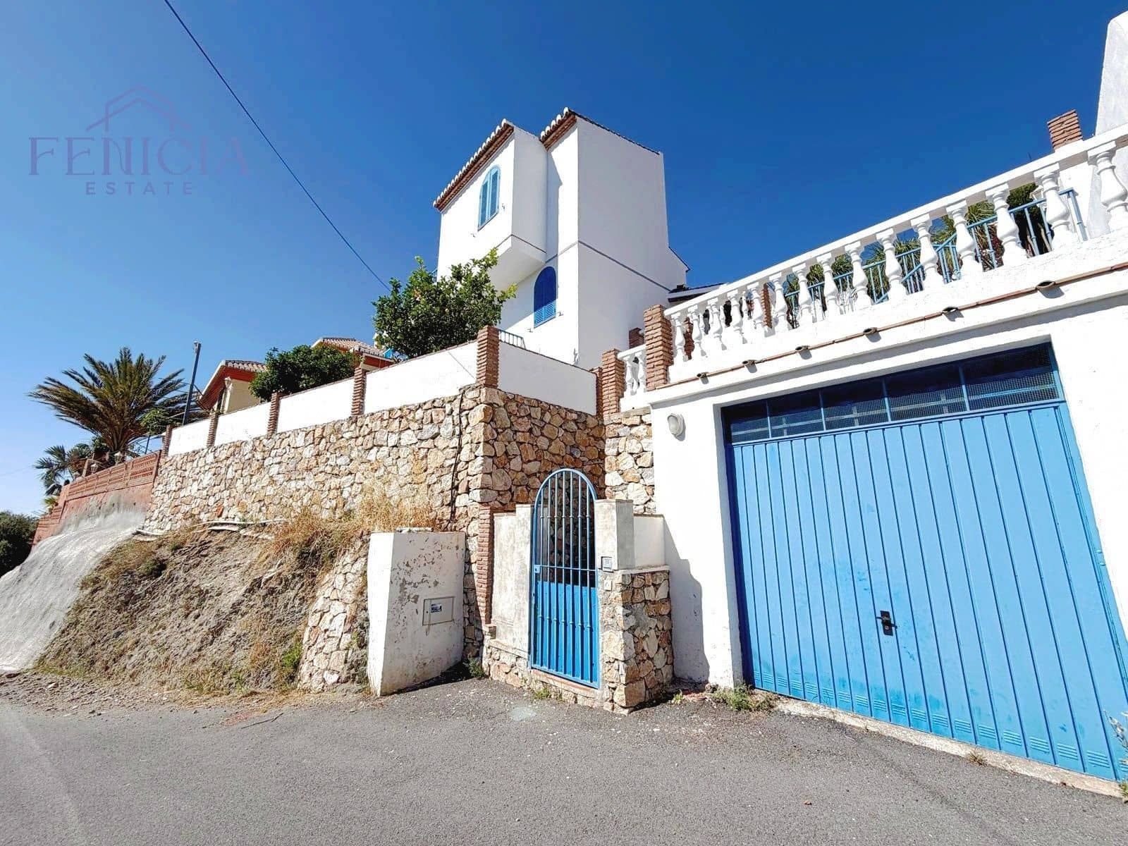 3 bedroom Villa for sale in La Herradura with pool garage - € 590,000 (Ref: 9869844)