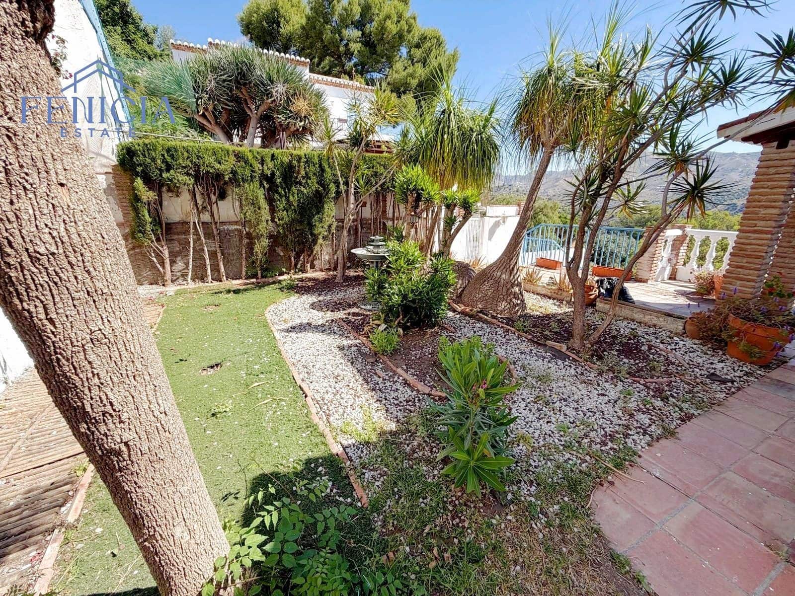 3 bedroom Villa for sale in La Herradura with pool garage - € 590,000 (Ref: 9869844)