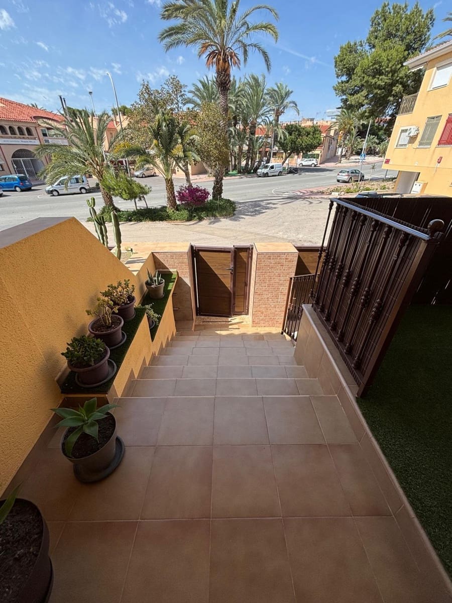 4 bedroom Apartment for sale in Puerto de Mazarron - € 253,000 (Ref: 9104595)