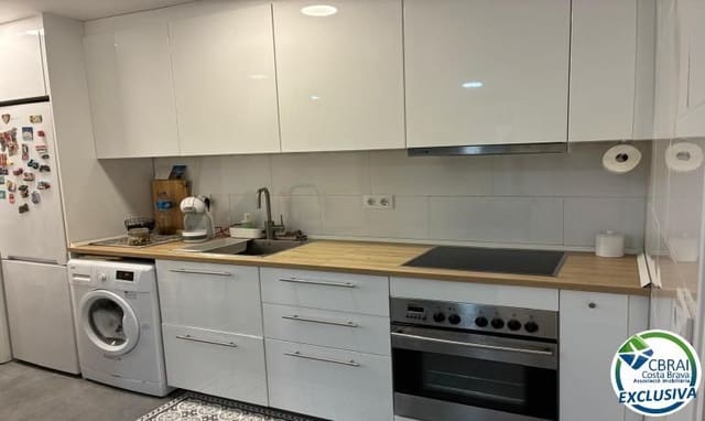 Apartamento de 3 habitaciones en Roses en venta - 189.000 € (Ref: 10000199)