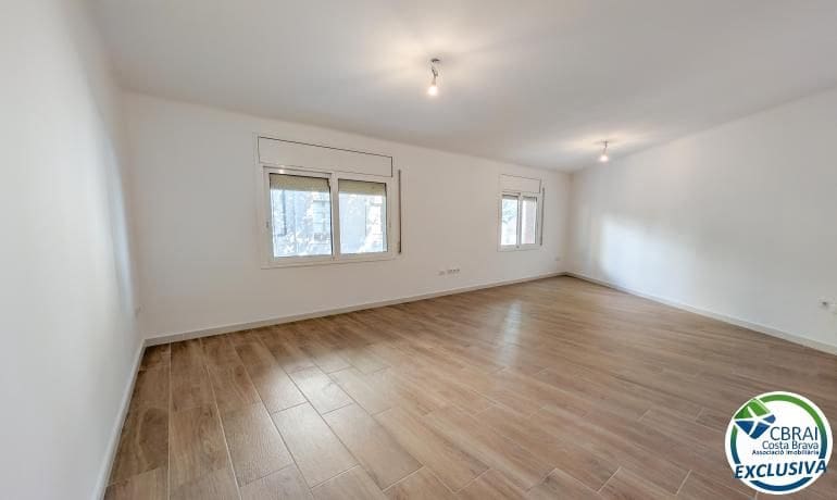 2 bedroom Apartment for sale in Portbou - € 139,000 (Ref: 10011575)